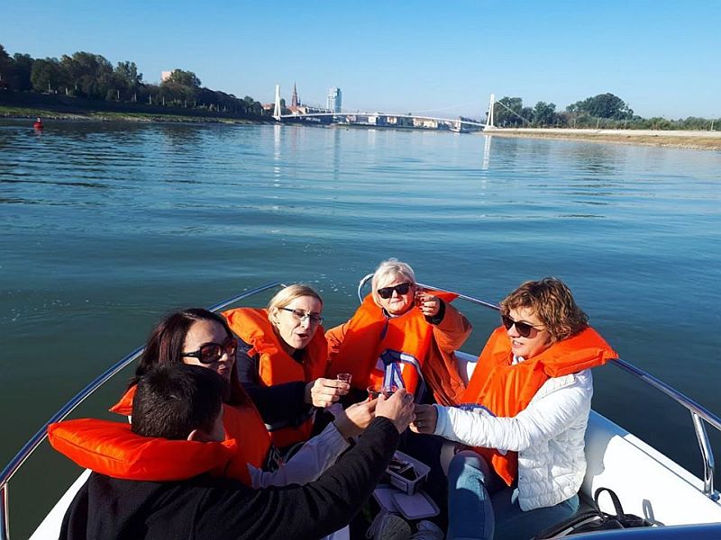 Vožnje turističkim gliserom na Dravi - Advent, Božić i Nova Godina (do 31.12.)